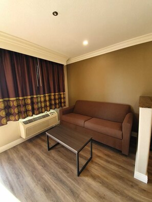 Pillow-top beds, in-room safe, blackout curtains, iron/ironing board - Super 8 by Wyndham Cypress Buena Park Area (Cypress)