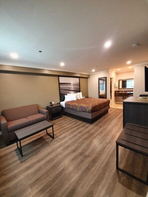 Colchones con pillow-top y caja de seguridad en la habitación 