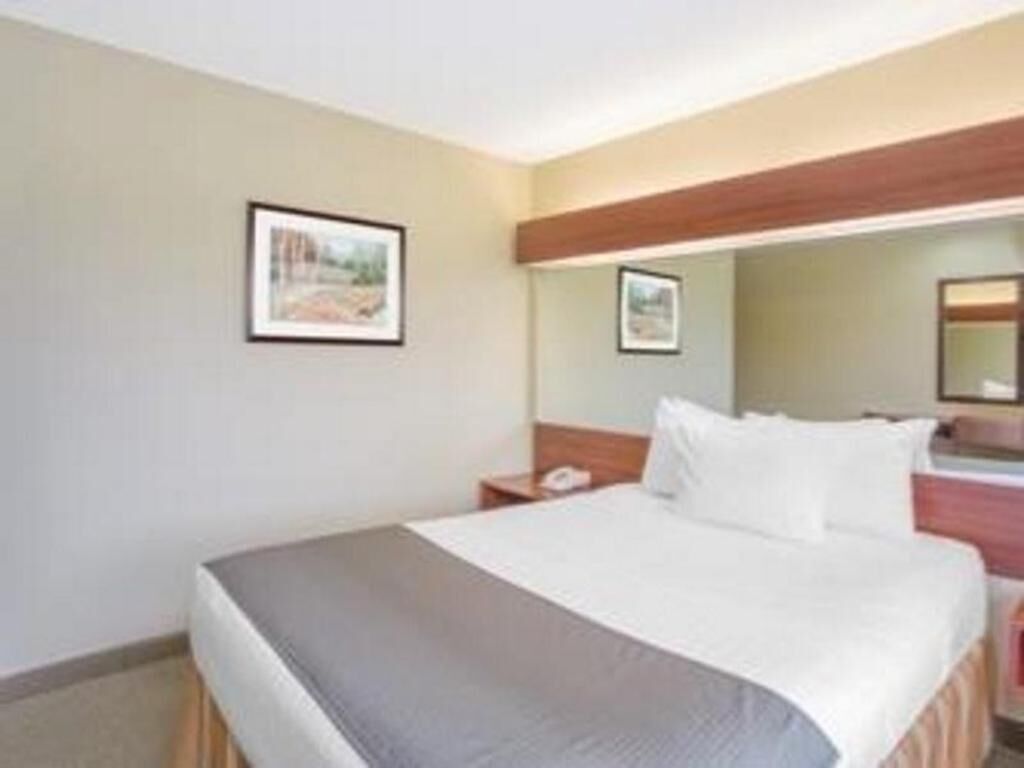 Desk, iron/ironing board, free rollaway beds, free WiFi