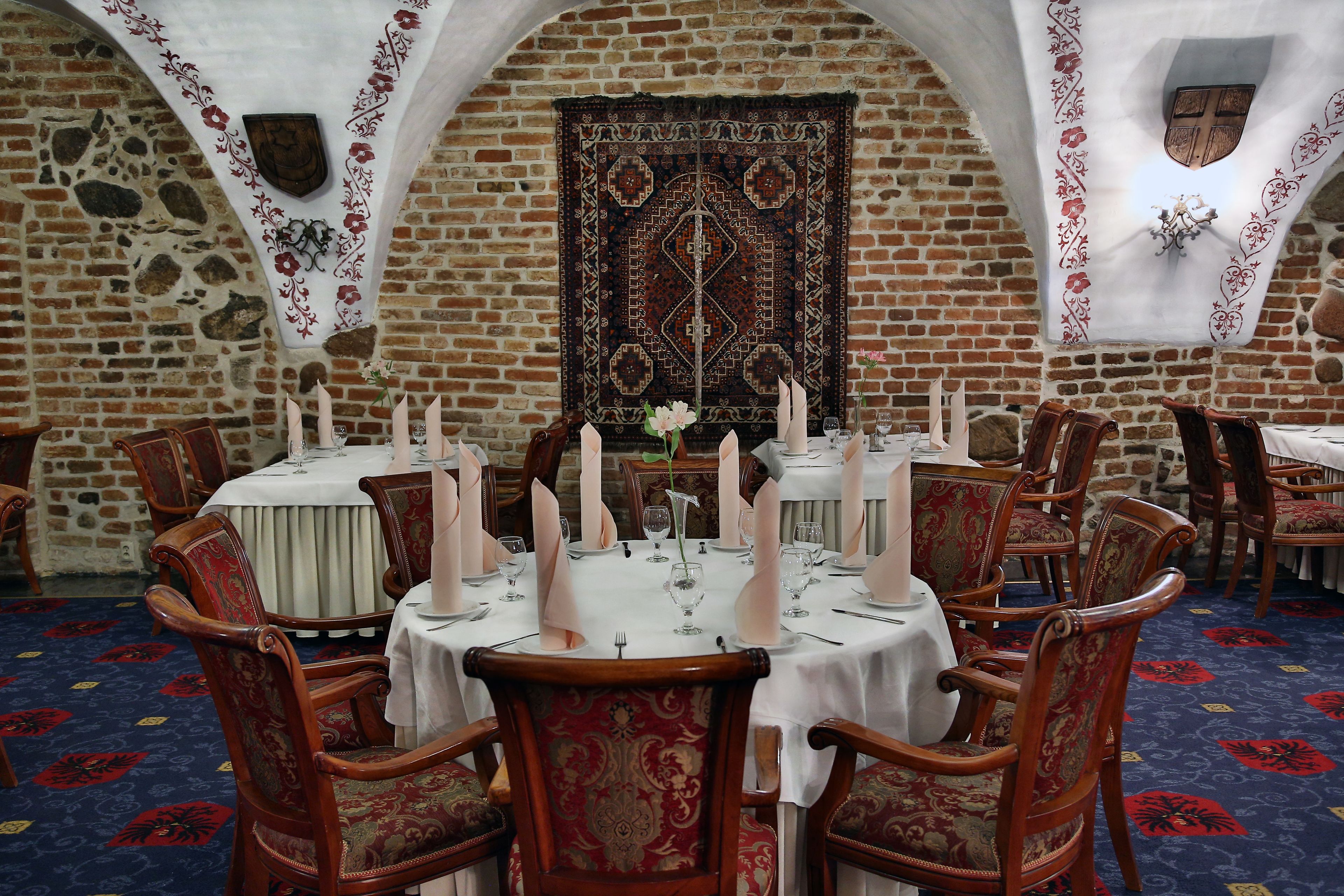 2 restaurants, regional cuisine