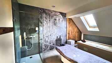 Couples treatment rooms, sauna, steam room, body treatments