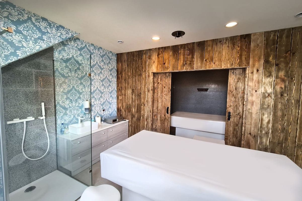 couples treatment room(s), sauna, steam room, body treatments