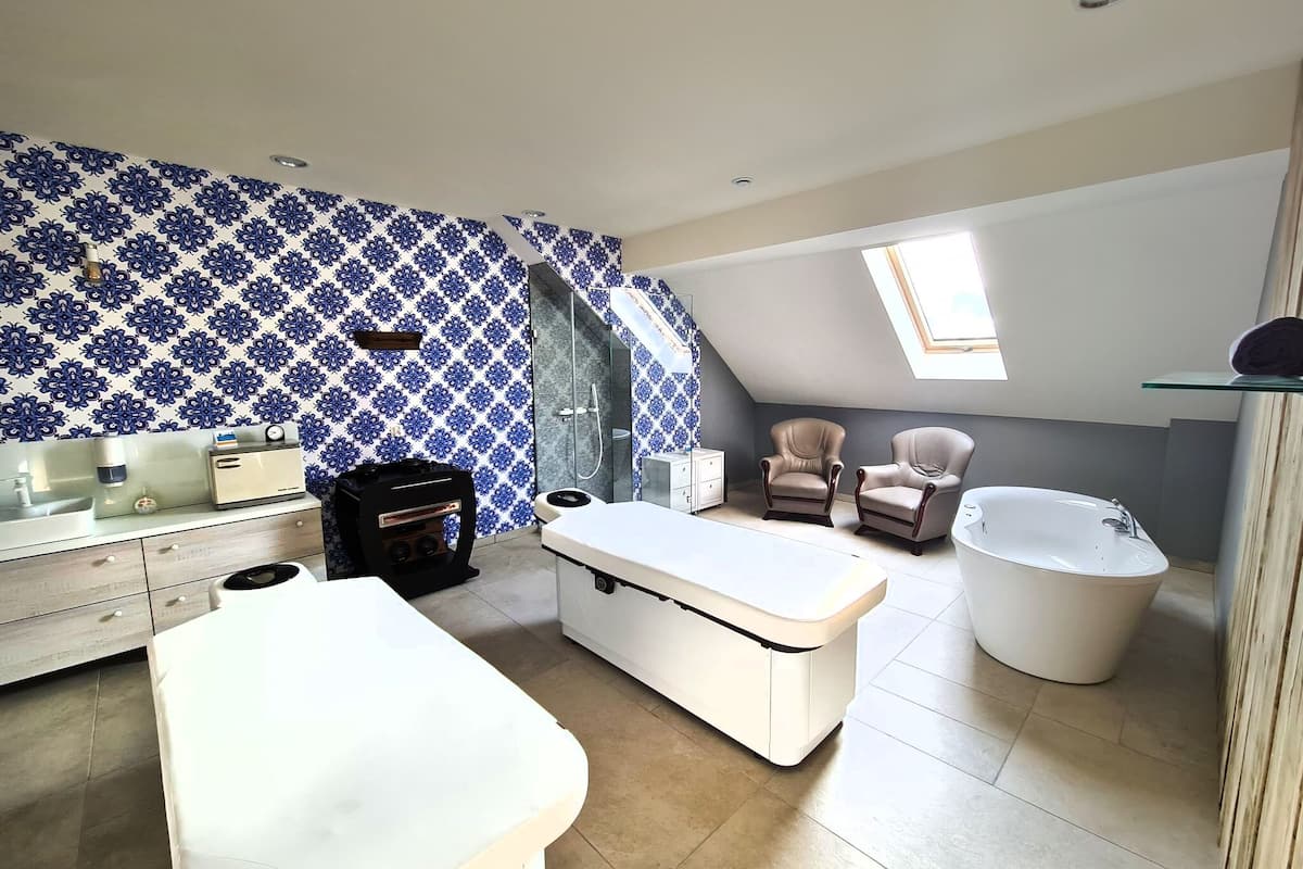 couples treatment room(s), sauna, steam room, body treatments