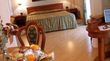 1 Schlafzimmer, Minibar, Zimmersafe, Schreibtisch