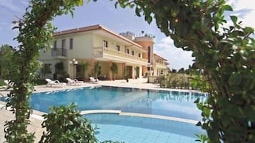 Außenpool (je nach Saison geöffnet)