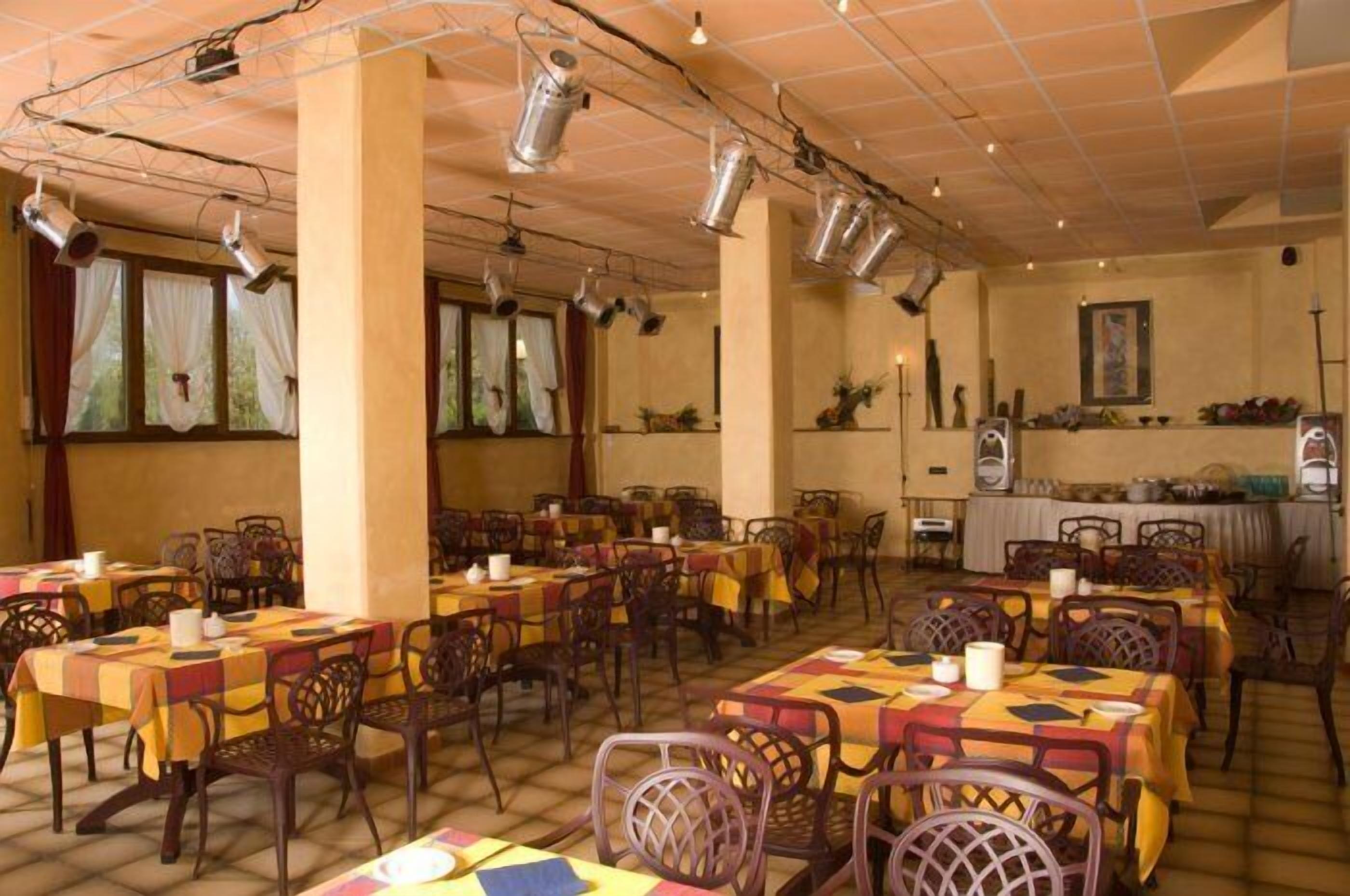 local cuisine, al fresco dining