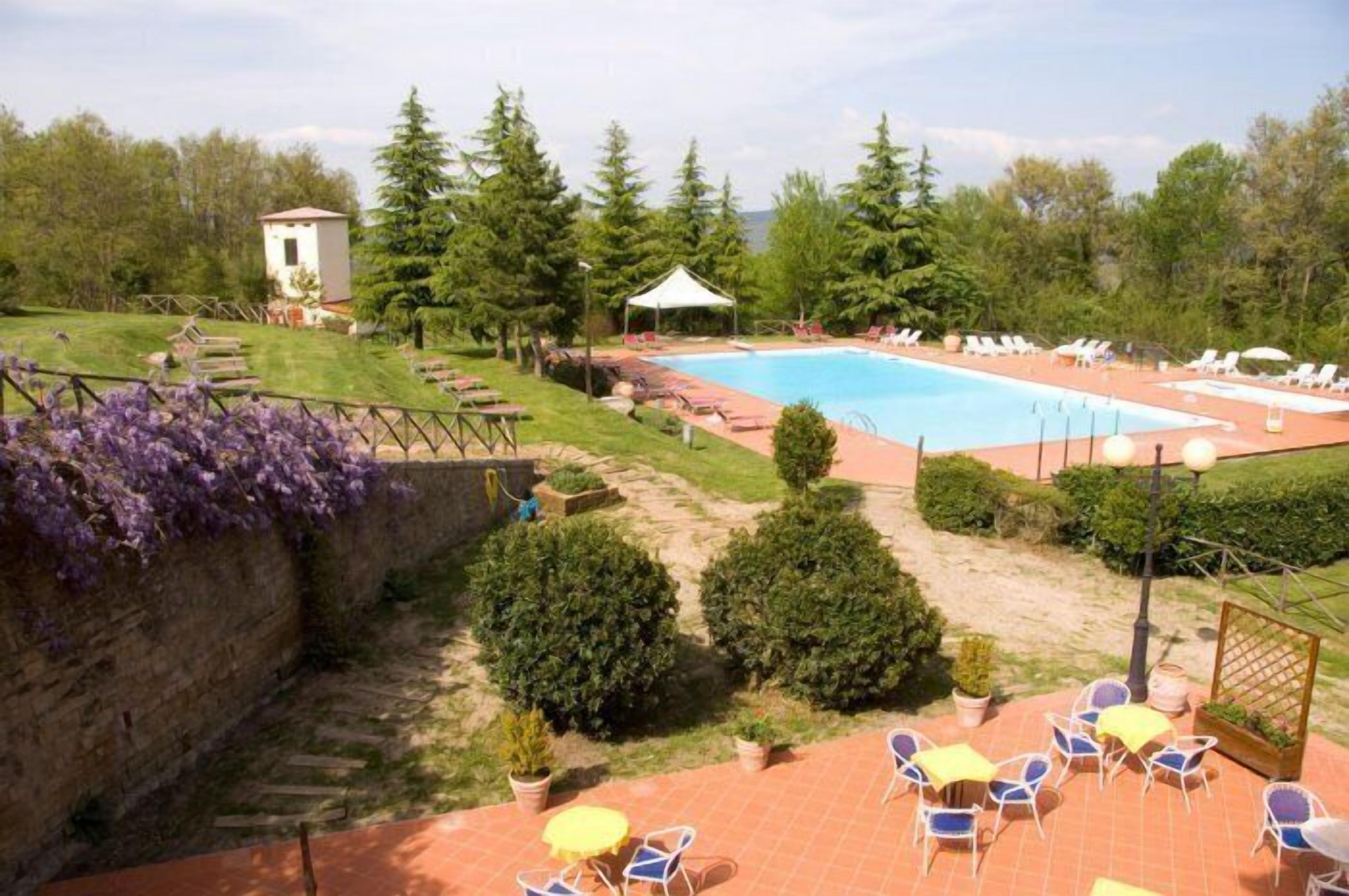 seasonal outdoor pool, open 9:00 am to 7:00 pm, pool loungers