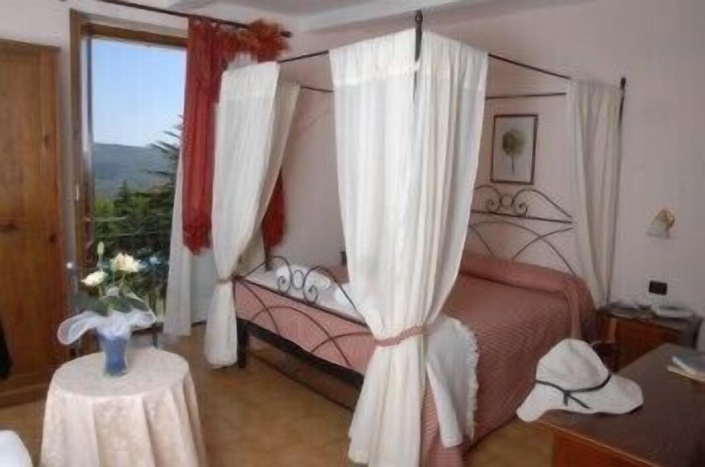 double room | 1 bedroom, desk, free wifi, bed sheets