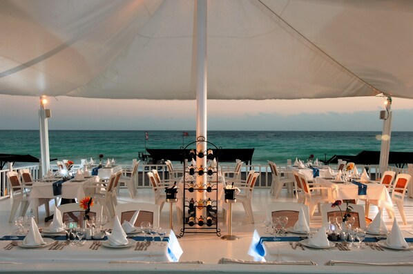 3 restoran, melayani sarapan, makan siang; sajian masakan internasional