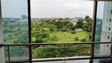 Executive Suite | 1 bedroom, minibar, in-room safe, desk