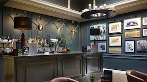 Bar (trong khuôn viên)