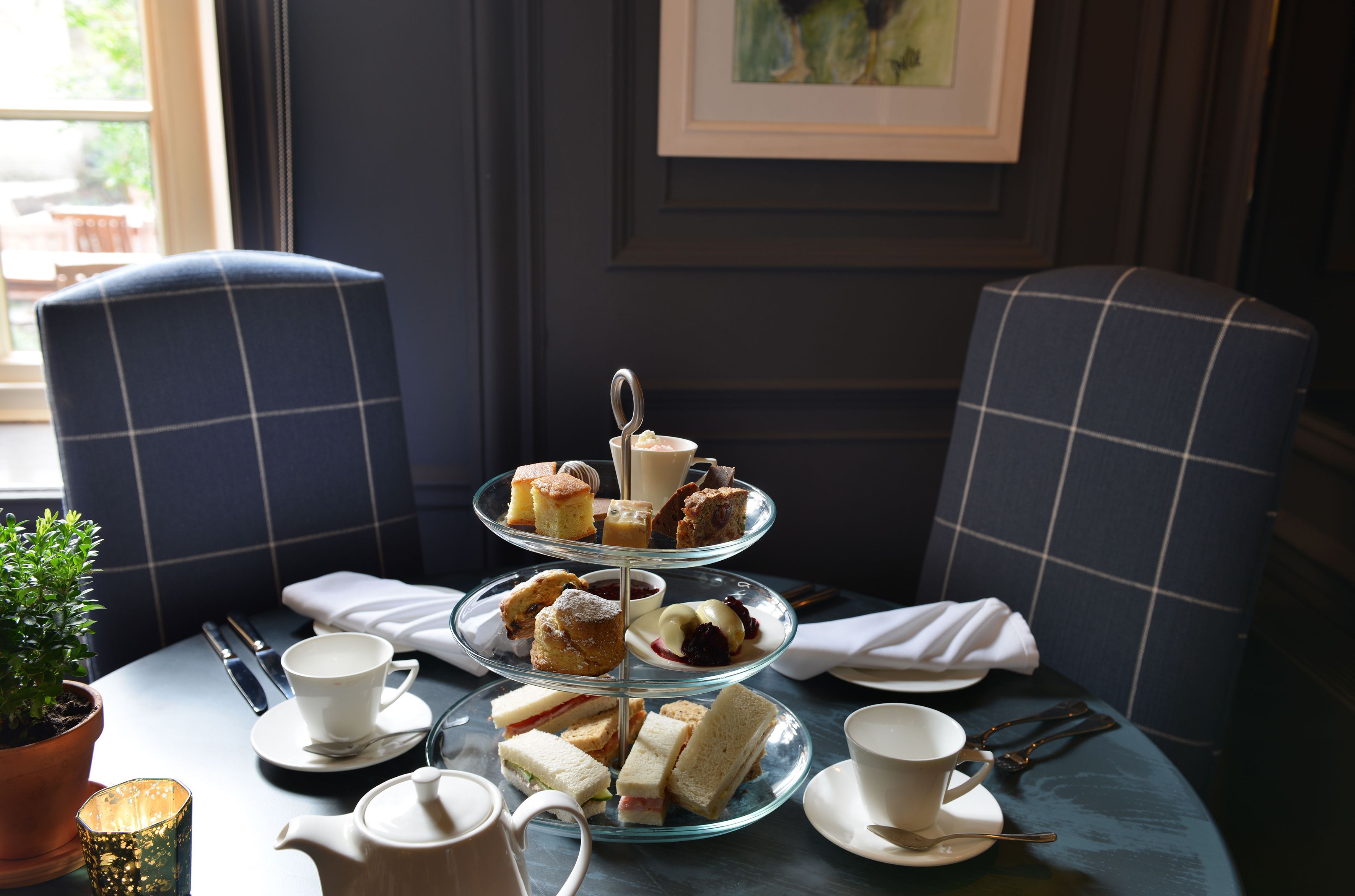 free daily full breakfast