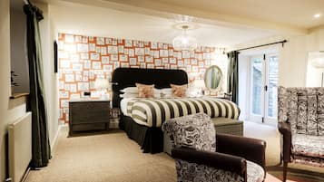 Deluxe Double or Twin Room | Individually decorated, individually furnished, iron/ironing board