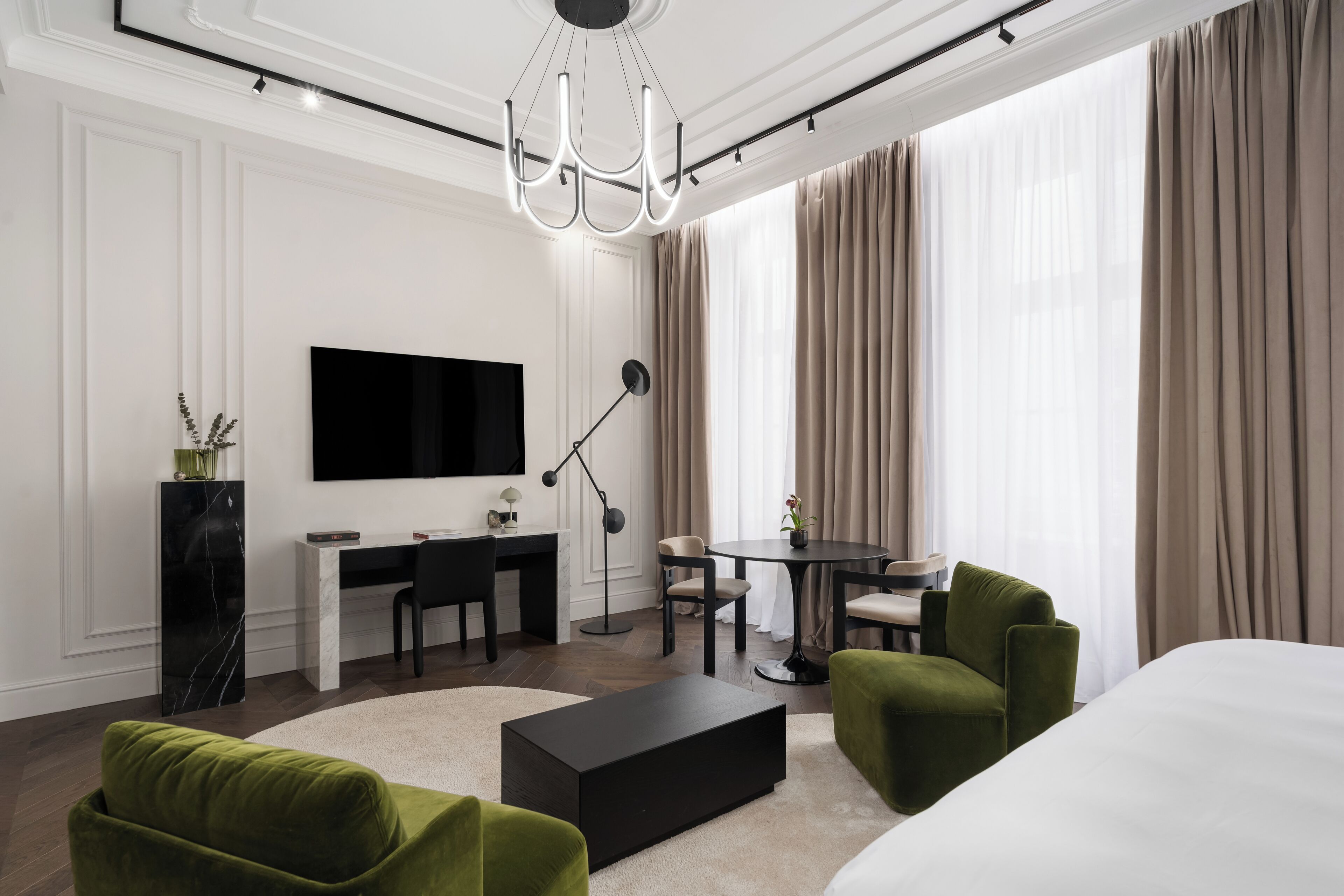 Junior Suite | Premium bedding, down comforters, pillowtop beds, minibar