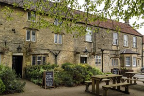 Exterior - Cross Hands Hotel Old Sodbury by Greene King Inns (Bristol)