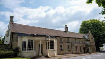 Vista frontal de la propiedad