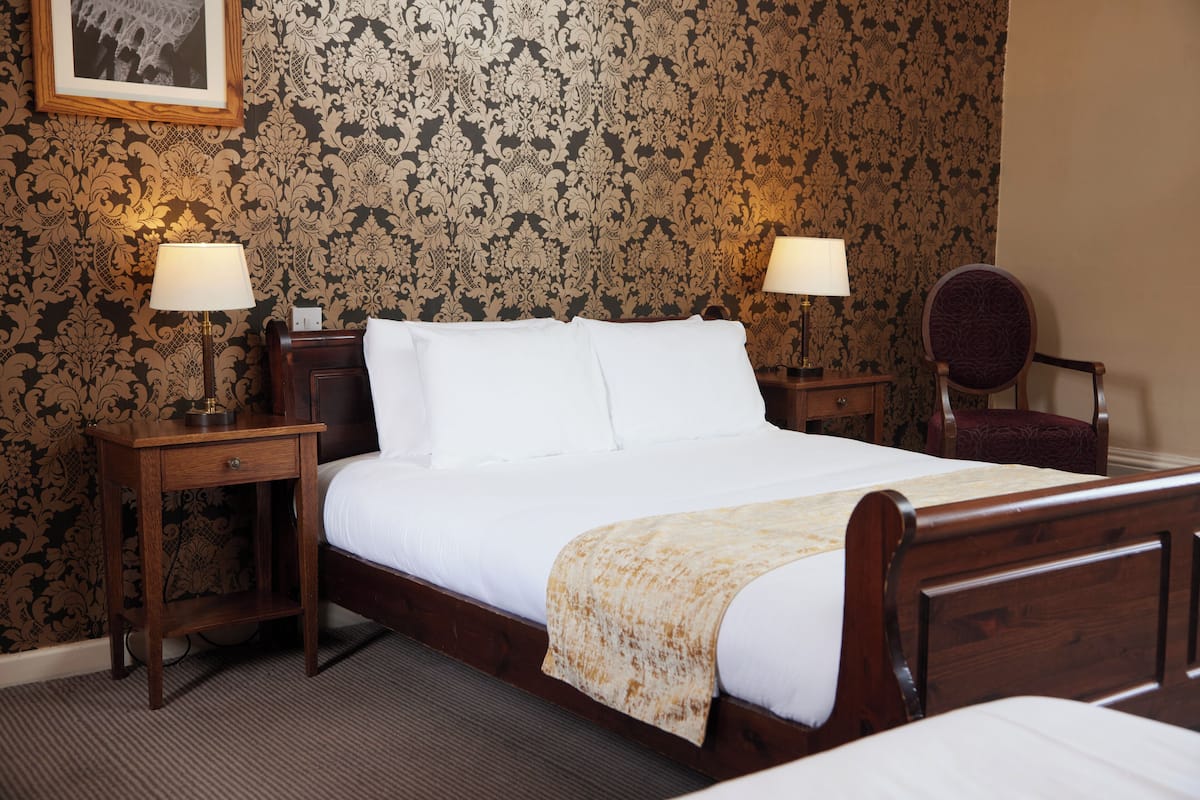 Desk, iron/ironing board, rollaway beds, free WiFi