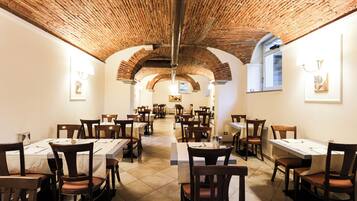 Café da manhã completo todos os dias (EUR 15.00 por pessoa)