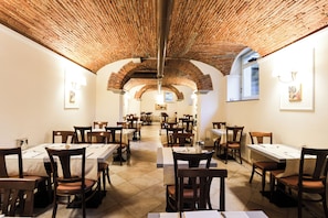 Daily full breakfast (EUR 15.00 per person)