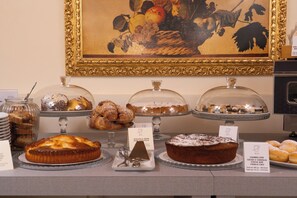 Daily full breakfast for a fee - Hotel Embassy (Florence)