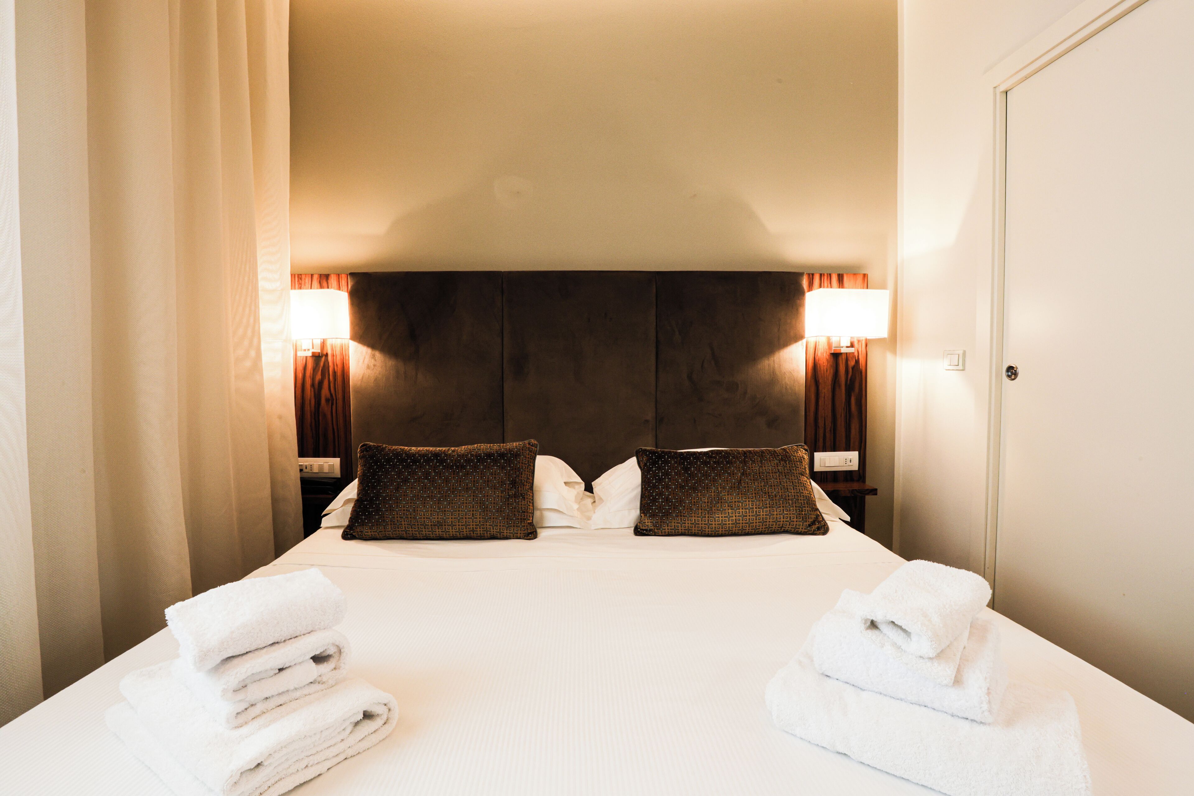 1 bedroom, hypo-allergenic bedding, down duvets, in-room safe