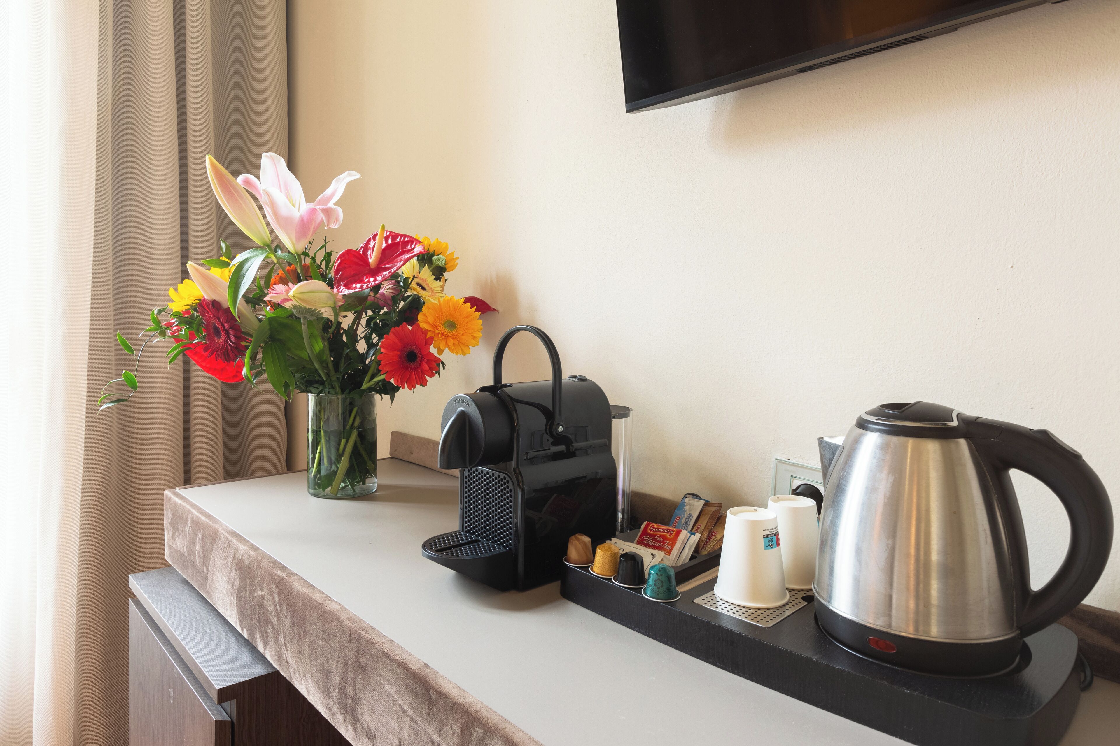 deluxe double or twin room | 1 bedroom, hypo-allergenic bedding, down duvets, in-room safe