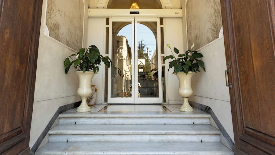 Hotel Embassy