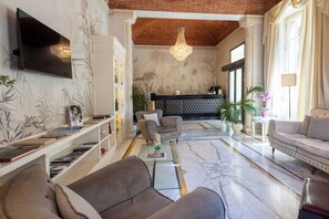 Coin salon dans le hall