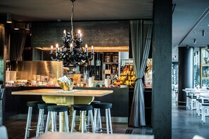 Breakfast, lunch and dinner served - Best Western Plus Net Tower Hotel Padova (Padova)