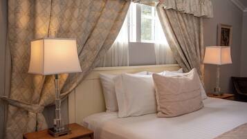 Superior Los Novios | 1 bedroom, premium bedding, down comforters, pillowtop beds