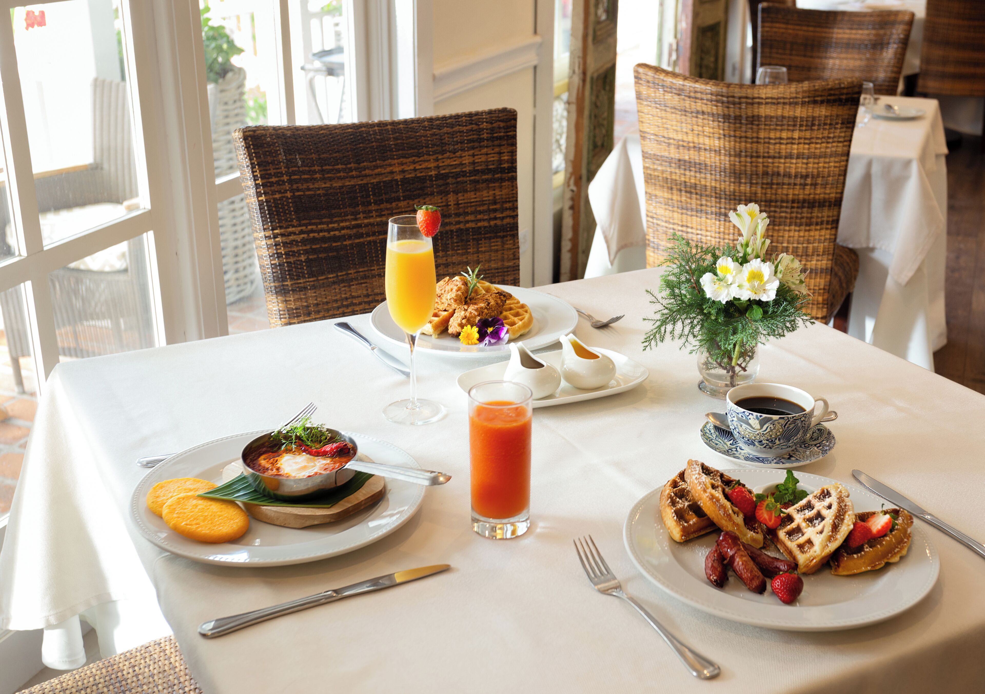 breakfast, lunch, dinner served; international cuisine