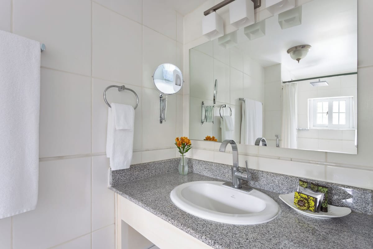superior primavera | bathroom | shower, free toiletries, hair dryer, bathrobes