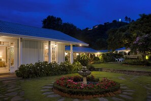 Ropa de cama de alta calidad, cubrecamas y colchones con pillow-top