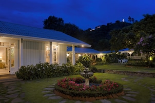 Suite estudio, 1 cama de matrimonio grande, vistas al jardín (Charles Lindberg) | Ropa de cama de alta calidad y edredones de plumas