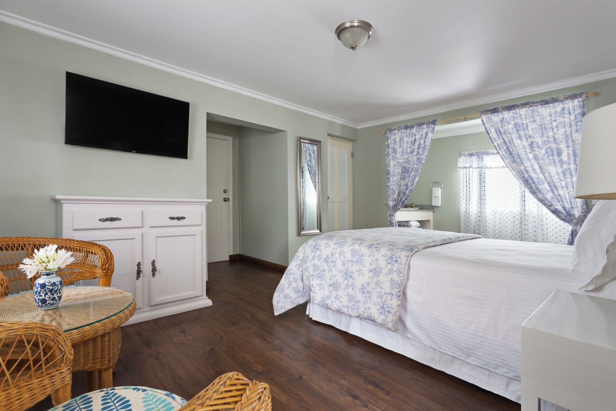 superior bon bon | 1 bedroom, premium bedding, down duvets, pillow-top beds