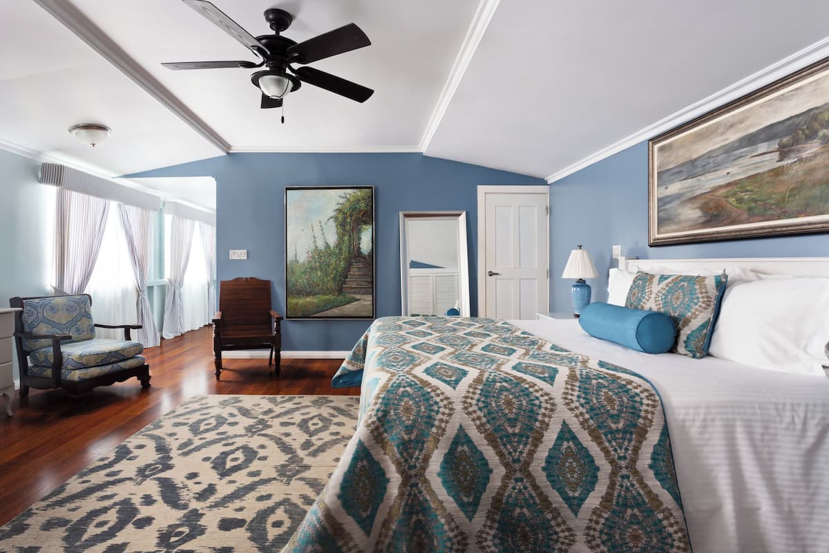 Studio Suite, 1 King Bed, Garden View (Charles Lindberg)