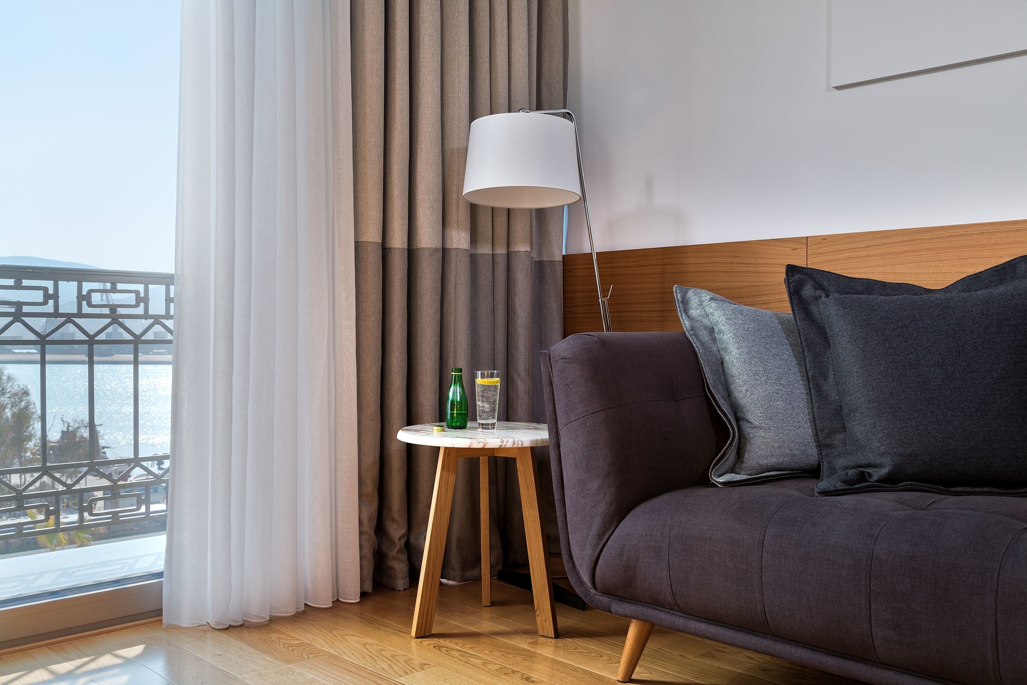 32-inch flat-screen tv with satellite channels