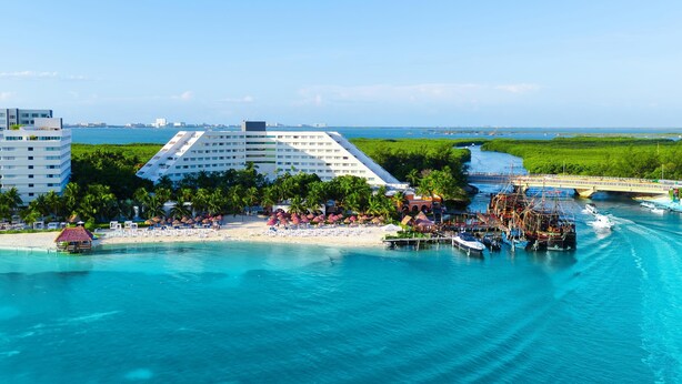 A coastal hotel with a beach, water activities, and a marina. - Grand Oasis Palm - All Inclusive (Cancun)