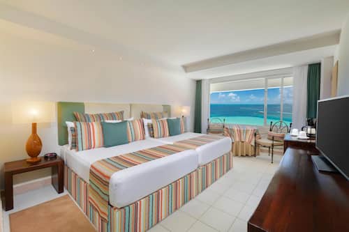 Quarto superior | Frigobar, cofres nos quartos, cortinas blackout, quartos à prova de som