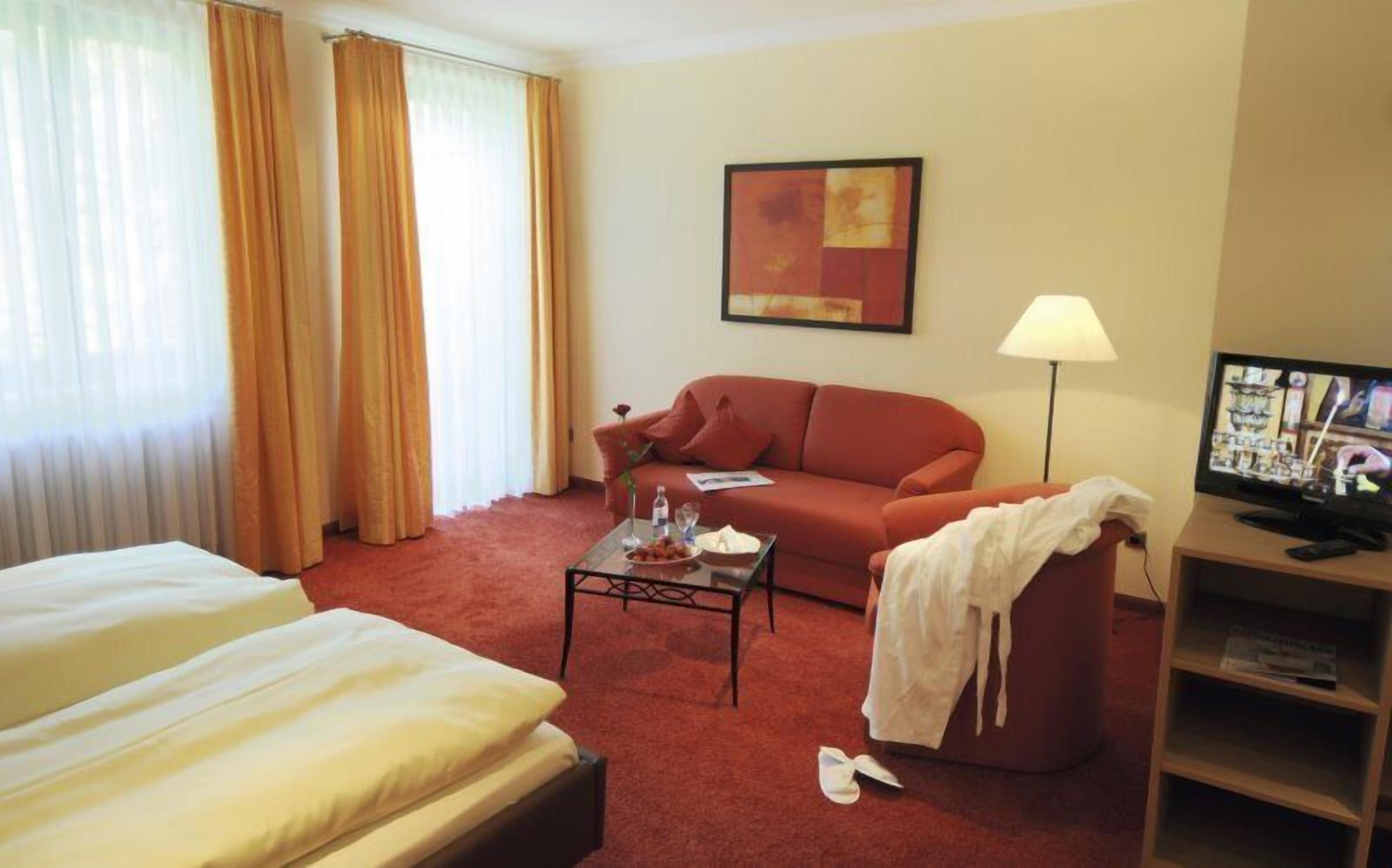 desk, free cots/infant beds, rollaway beds, free wifi