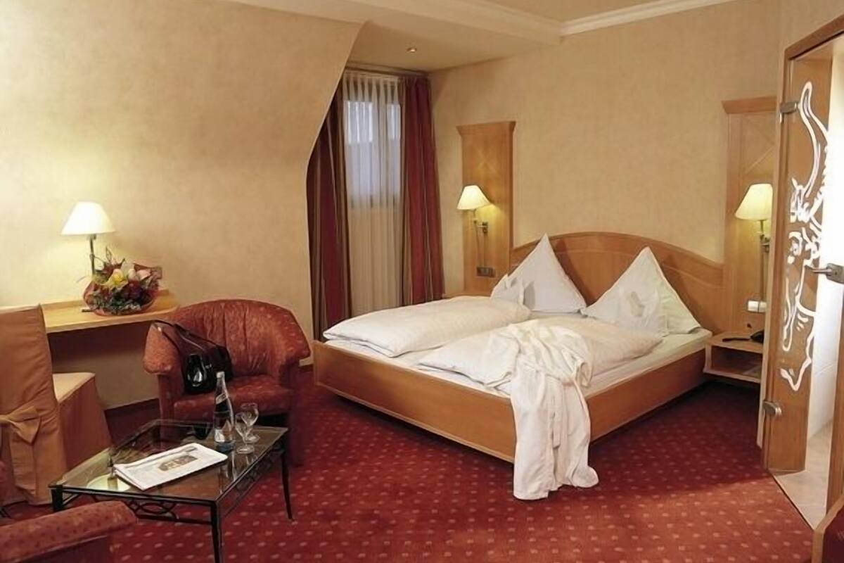 desk, free cots/infant beds, rollaway beds, free wifi