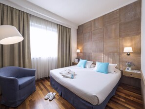 Minibar, in-room safe, desk, blackout curtains - iH Hotels Firenze Business (Florence)