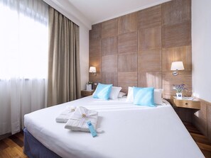 Standard-Doppelzimmer | Minibar, Zimmersafe, Schreibtisch, Verdunkelungsvorhänge