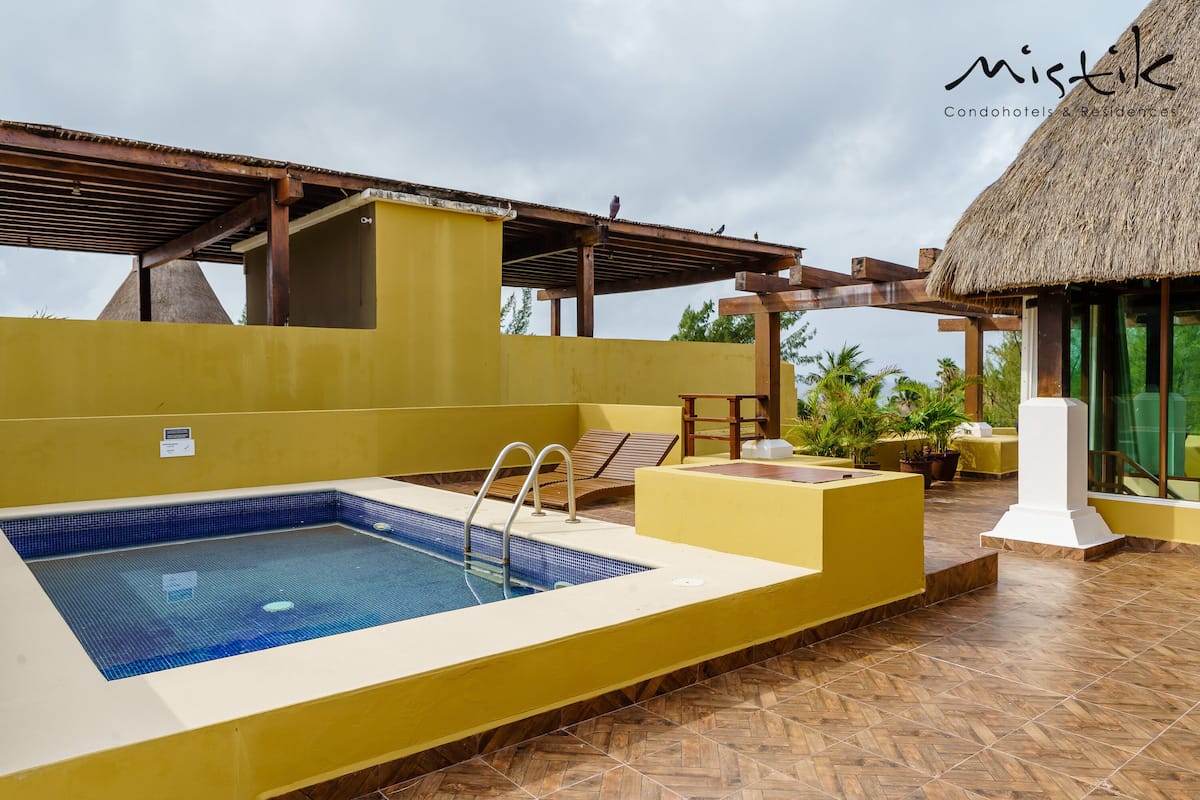 Penthouse Premium, 2 kamar tidur | Brankas, tirai kedap cahaya, dan setrika/meja setrika