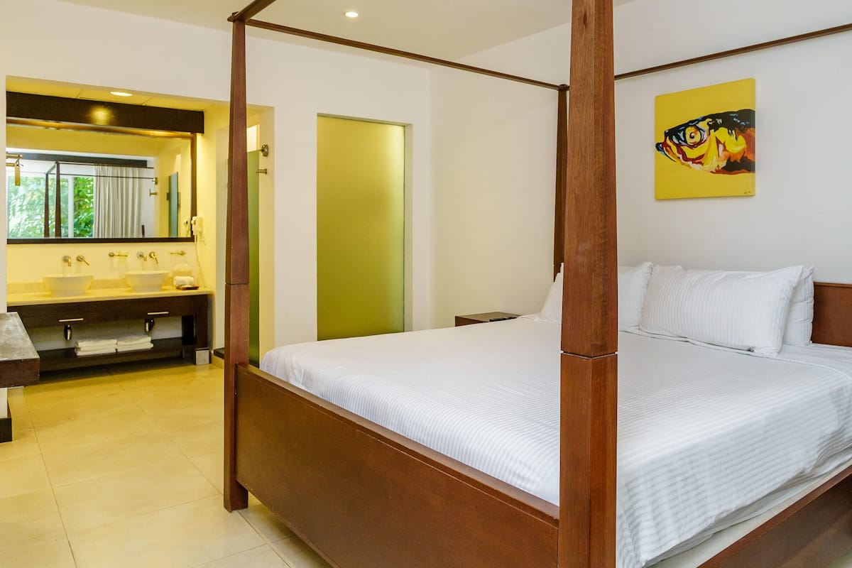 Apartemen Standar, 2 kamar tidur | Brankas, tirai kedap cahaya, dan setrika/meja setrika