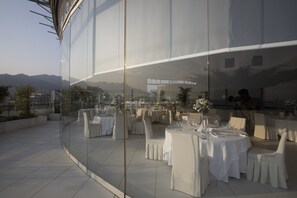 Outdoor banquet area - Grand Hotel Salerno (Salerno)