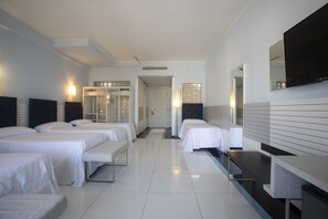 In-room safe, desk, blackout curtains, soundproofing - Grand Hotel Salerno (Salerno)