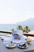 In-room safe, desk, blackout drapes, soundproofing