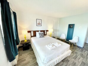 Standard Room, 1 Queen Bed, Non Smoking | Desk, iron/ironing board, free WiFi, bed sheets - The Postcard Motel (Seligman)