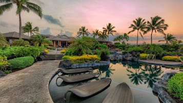 Poolside bar